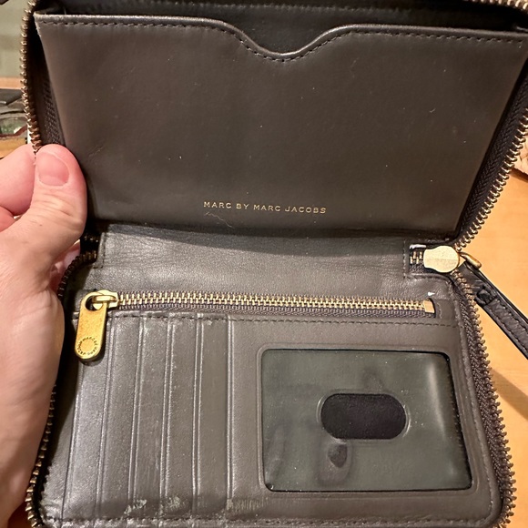 Marc Jacobs wristlet wallet. - Picture 3 of 4